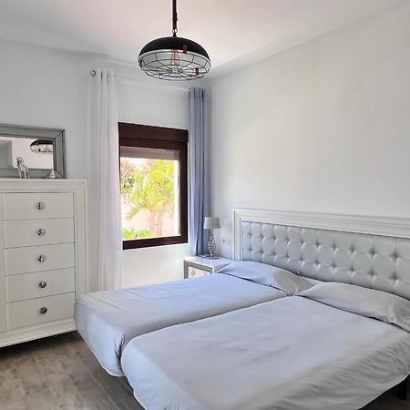 Pirata Bungalow Sea Front 에스테포나 외부 사진
