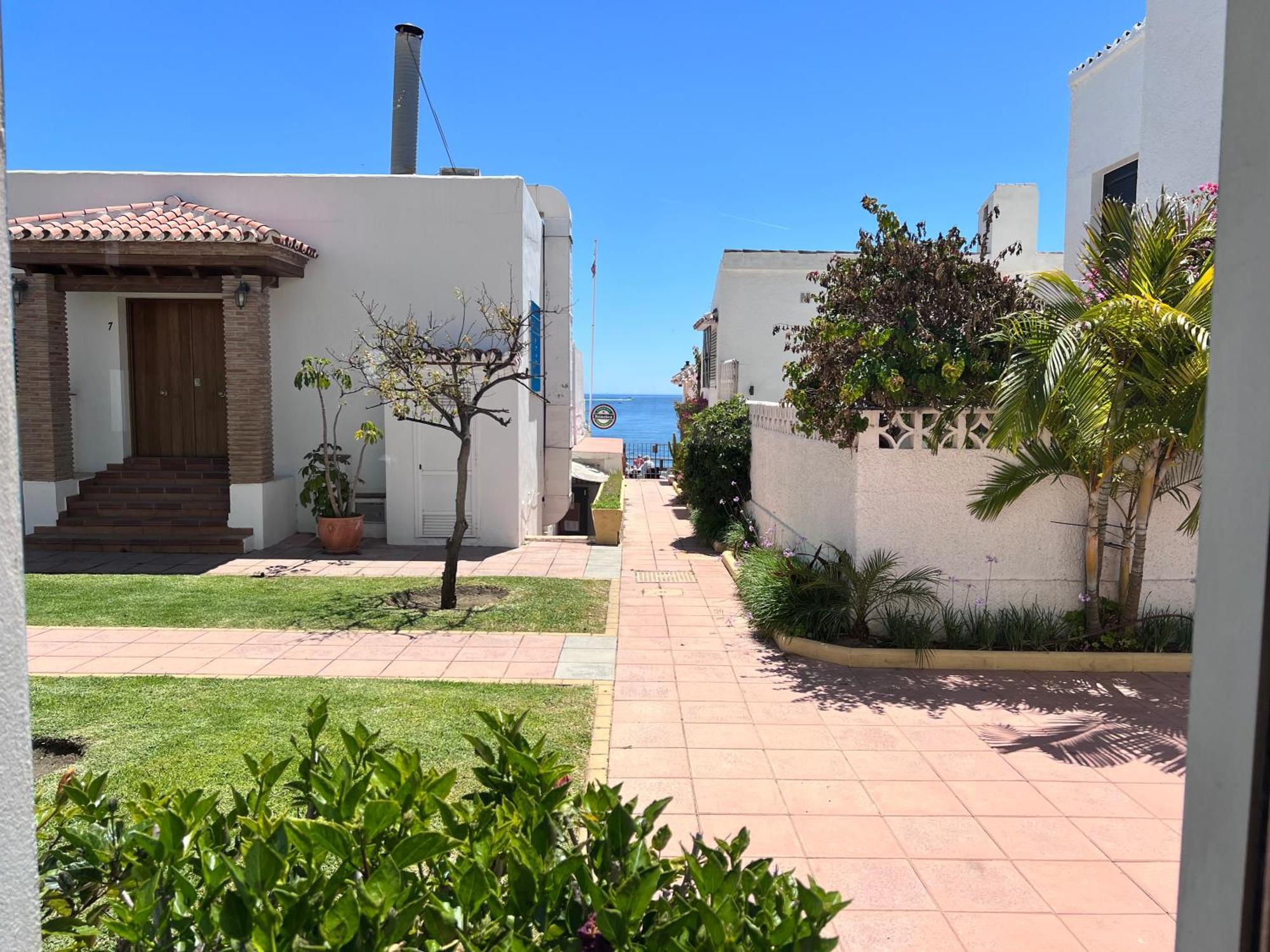Pirata Bungalow Sea Front 에스테포나 외부 사진